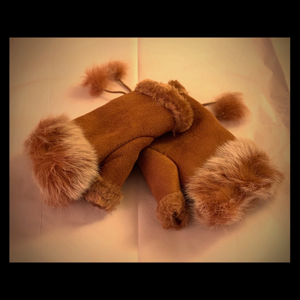NWOT Genuine Rabbit Fur & faux suede fingerless gloves